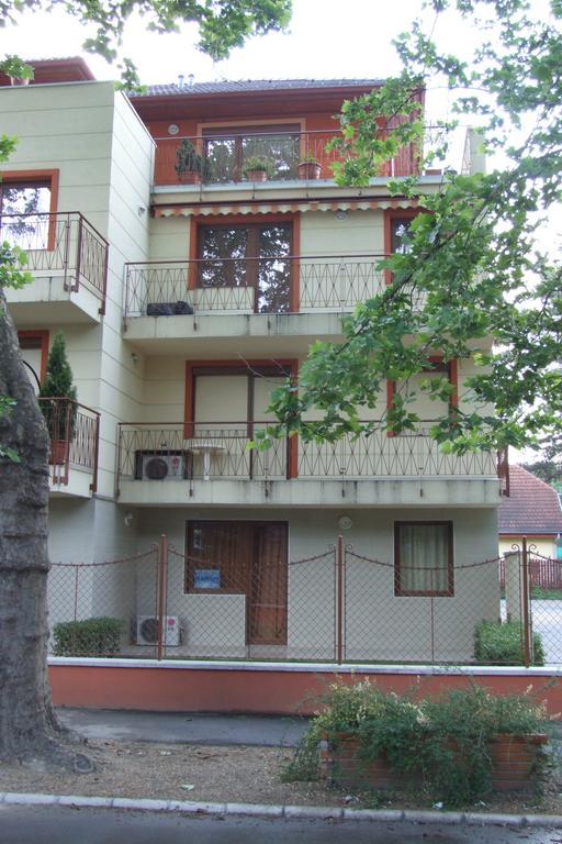 Villa Palazzo Apartments Siofok Bagian luar foto