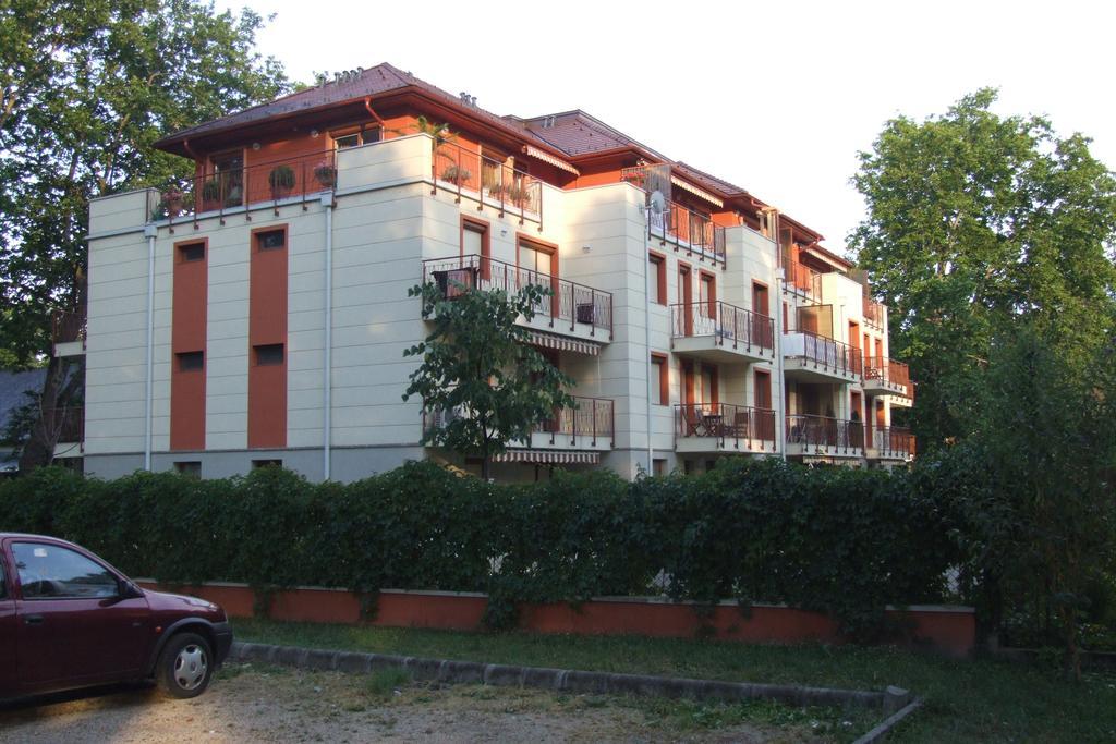 Villa Palazzo Apartments Siofok Bagian luar foto